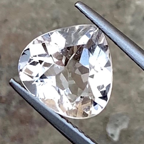 Jewelry - 4.35 Carats Imperial Natural Topaz Cut Stone from Skardu Pakistan